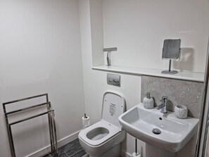 Combined shower/bathtub, deep-soaking bathtub, hair dryer, towels