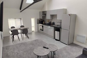 1 bedroom, iron/ironing board, WiFi (free), bed sheets
