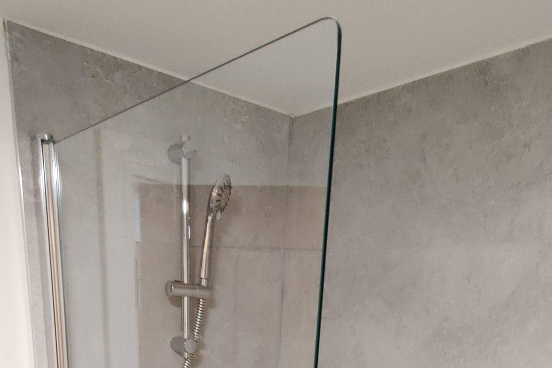 Combined shower/bathtub, deep-soaking bathtub, hair dryer, towels