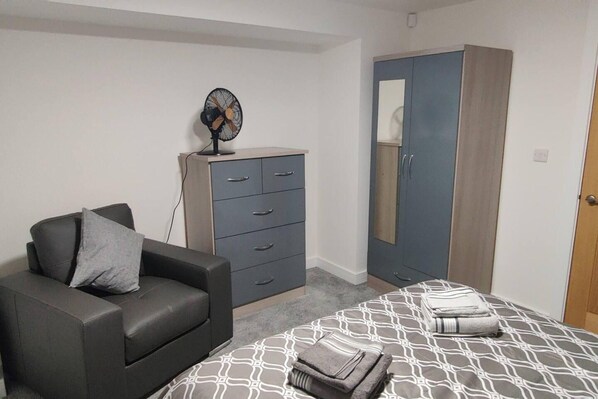 1 bedroom, iron/ironing board, WiFi (free), bed sheets