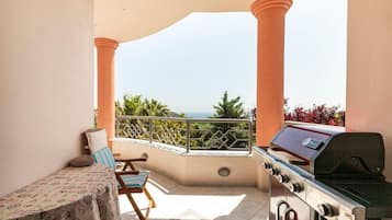 Villa | Balcony