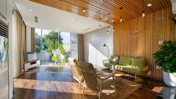 Deluxe Villa | Living area | 55-inch Smart TV with cable channels, TV, Netflix