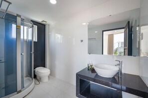 Deluxe Villa | Bathroom
