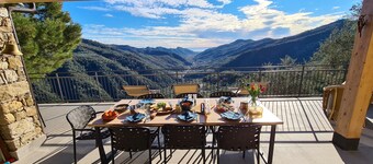 A beautiful house, a private pool and a view to dream of