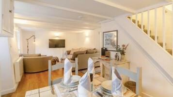 Cottage | Living room | Fireplace