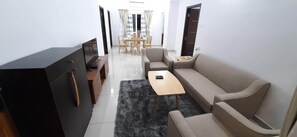 28-tommers LCD-tv med kabelkanaler, tv