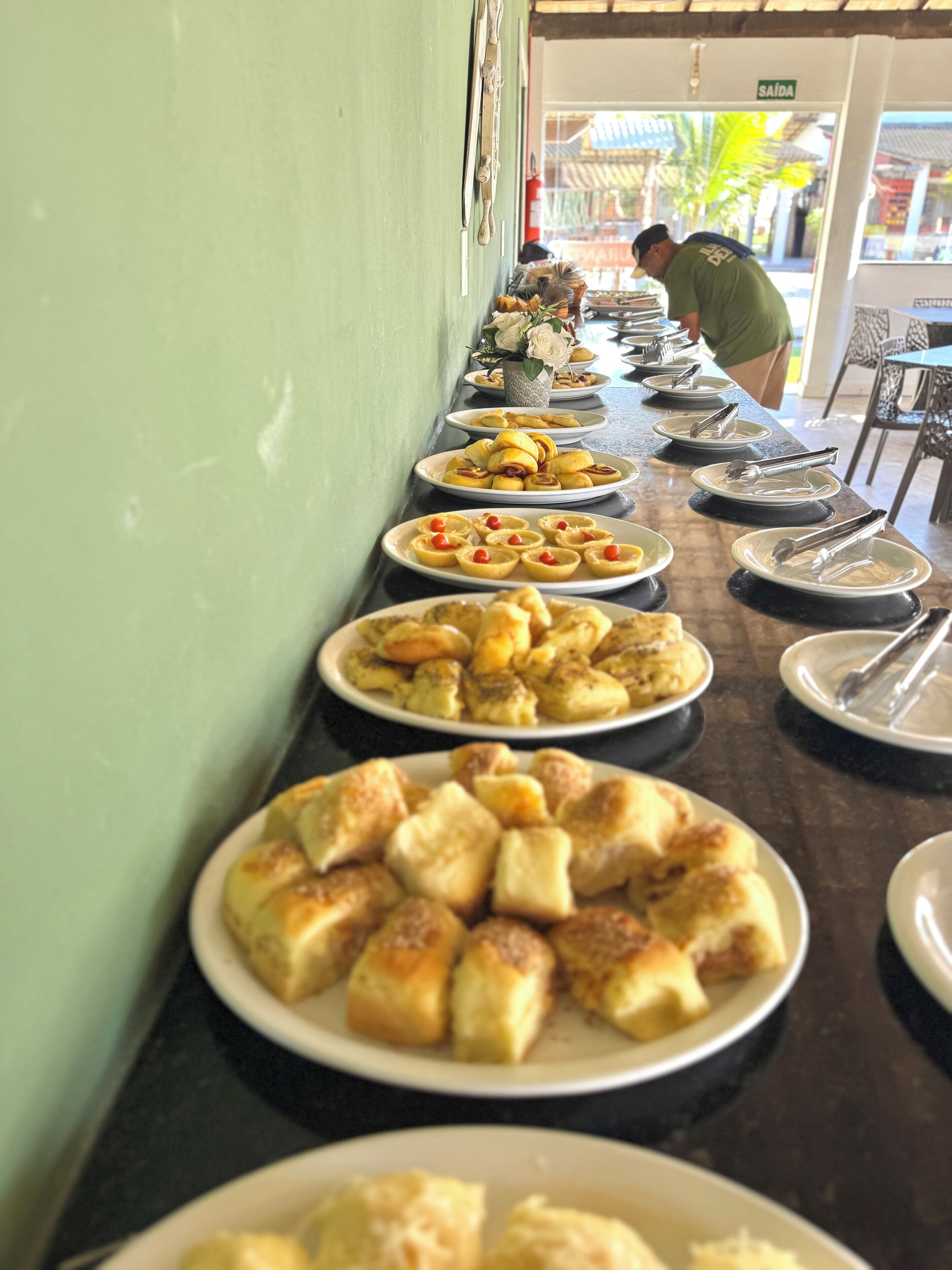 Café da manhã com buffet grátis todos os dias