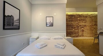 Decoración personalizada, muebles diferentes y cortinas blackout 