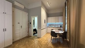 Comfort Studio | Private kitchen | Mini-fridge, stovetop, dishwasher, espresso maker