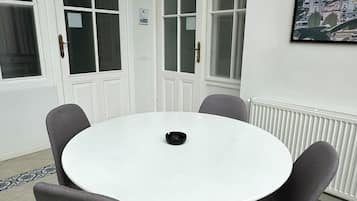 Business-Apartment | Eigene Küche | Mini-Kühlschrank, Herdplatte, Geschirrspüler, Espressomaschine