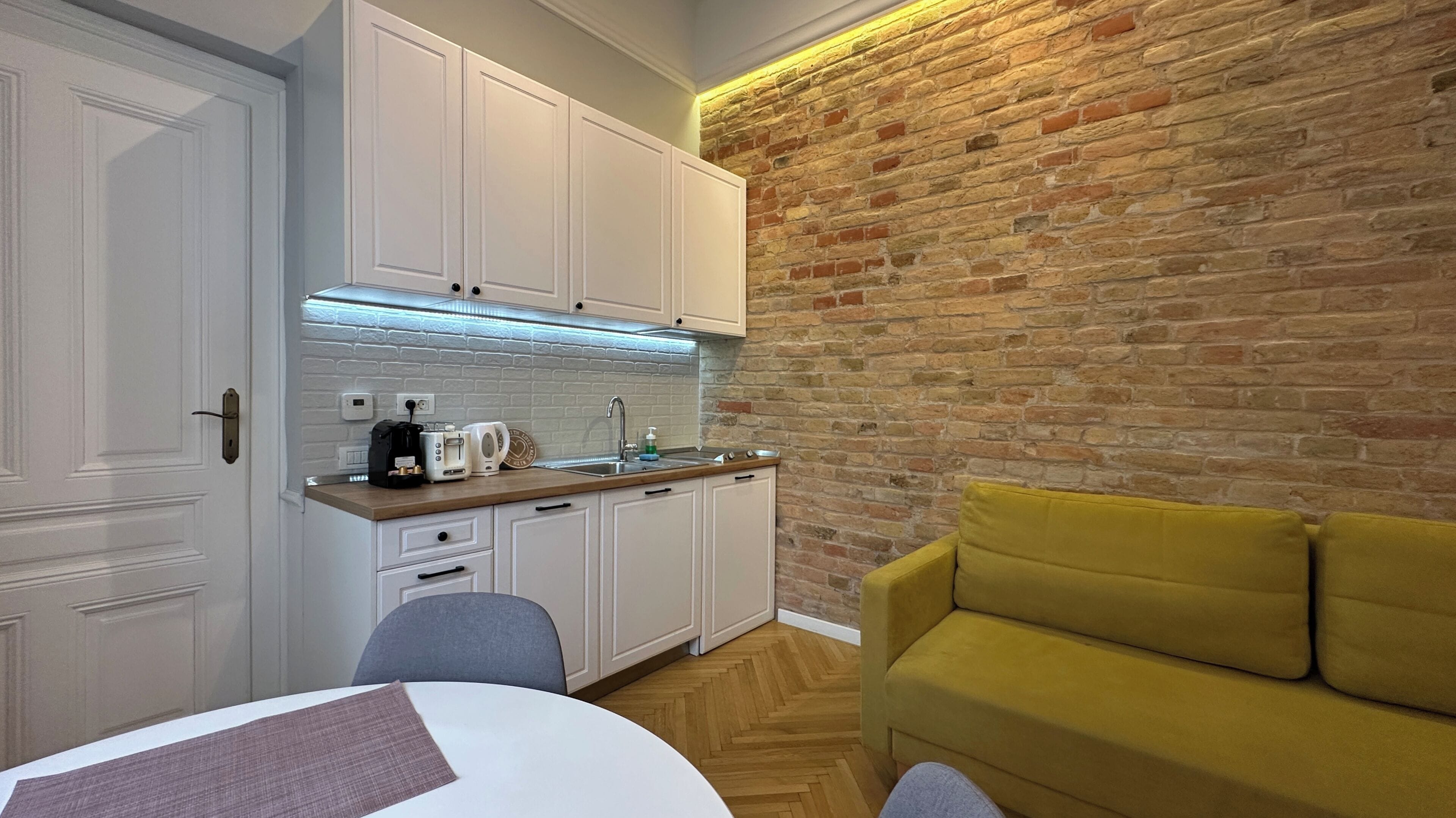 家庭公寓 | 私人廚房 | 迷你雪櫃、爐具、洗碗機、特濃咖啡機