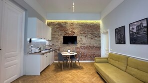 Căn hộ Business | Bếp riêng | Tủ lạnh nhỏ, bếp nấu, máy rửa bát, dụng cụ pha espresso