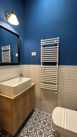 Comfort-Studio | Badezimmer | Dusche, Haartrockner, Handtücher, Seife