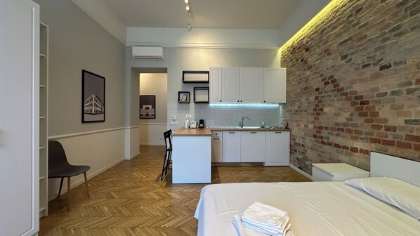 Studio tiện nghi đơn giản | Trang trí khác biệt, trang bị nội thất với thiết kế riêng biệt