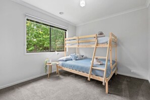 4 bedrooms, iron/ironing board, free WiFi, bed sheets