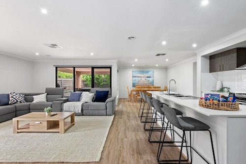 Summer Breeze - 10 mins to Barwon Heads & Torquay