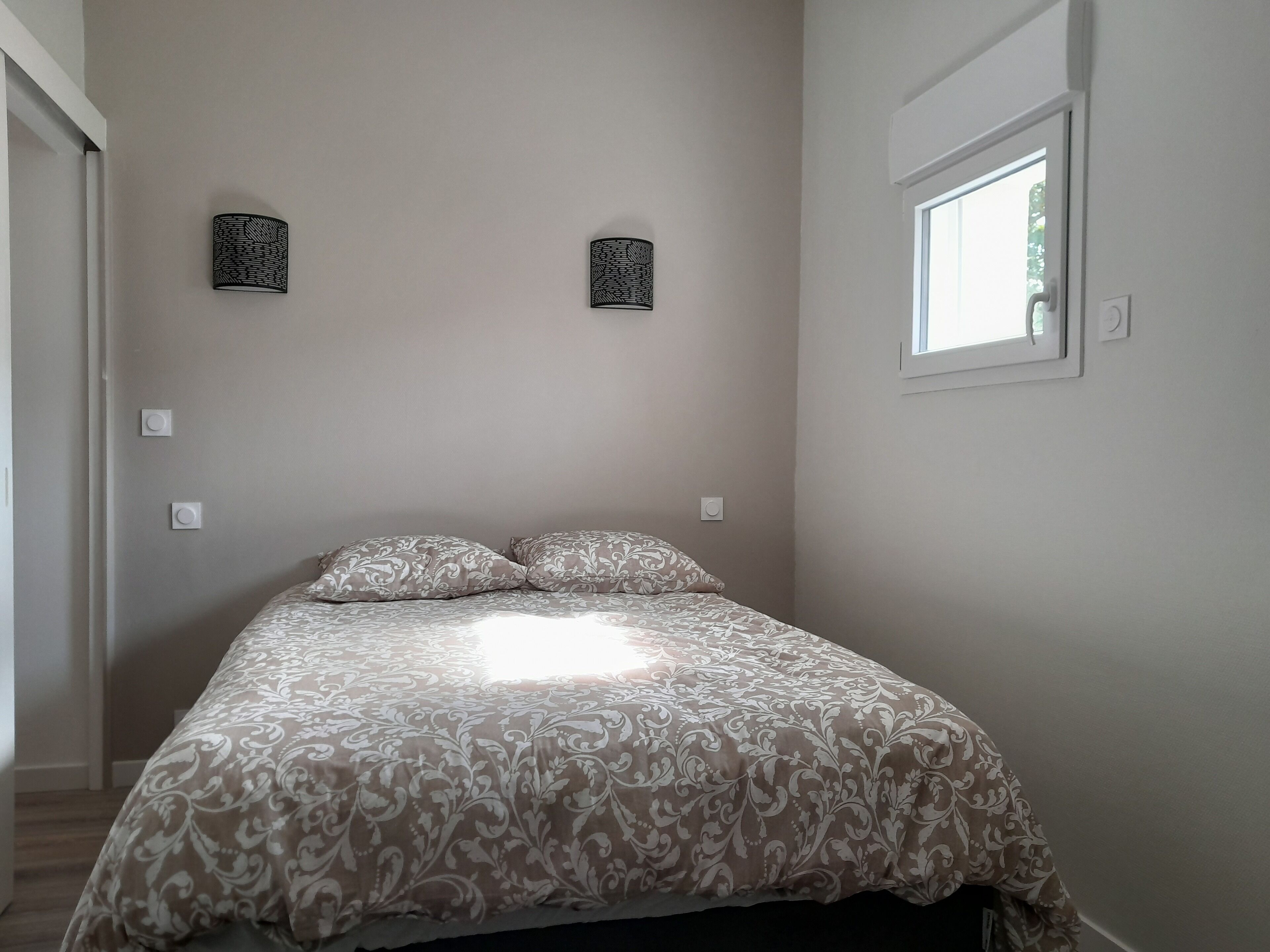 2 dormitoris, un bressol de viatge i wifi 