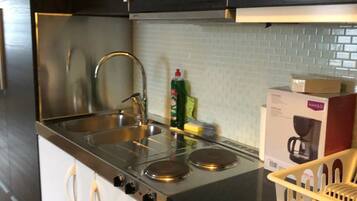 Apartment, 2 Twin Beds | Private kitchen | Fridge, microwave, stovetop, electric kettle