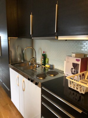 Apartment, 2 Twin Beds | Private kitchen | Fridge, microwave, stovetop, electric kettle - Årsta Stockholm Aparment 339 (Arsta)