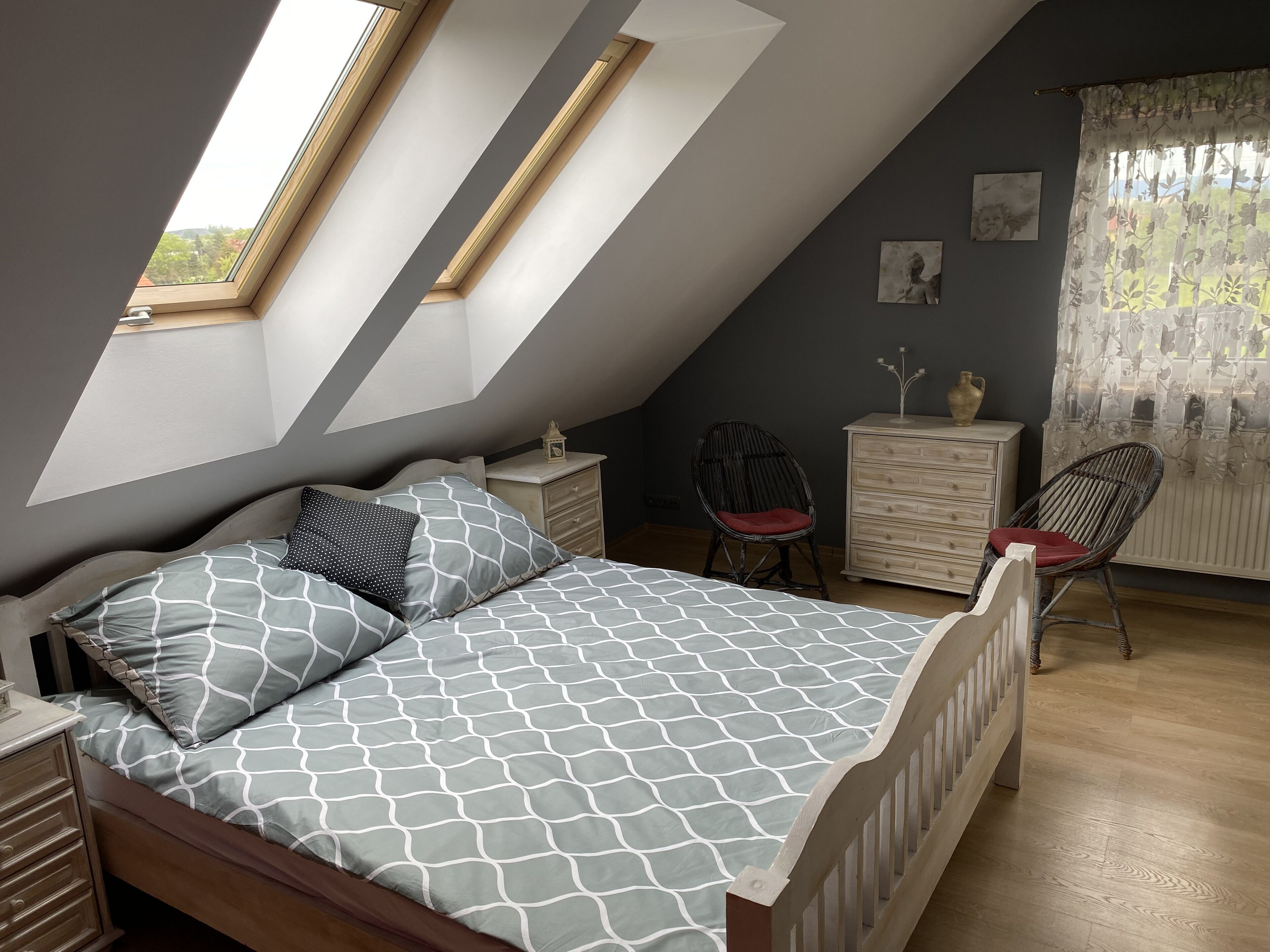 4 多间卧室、熨斗/熨衣板、免费 WiFi、床单