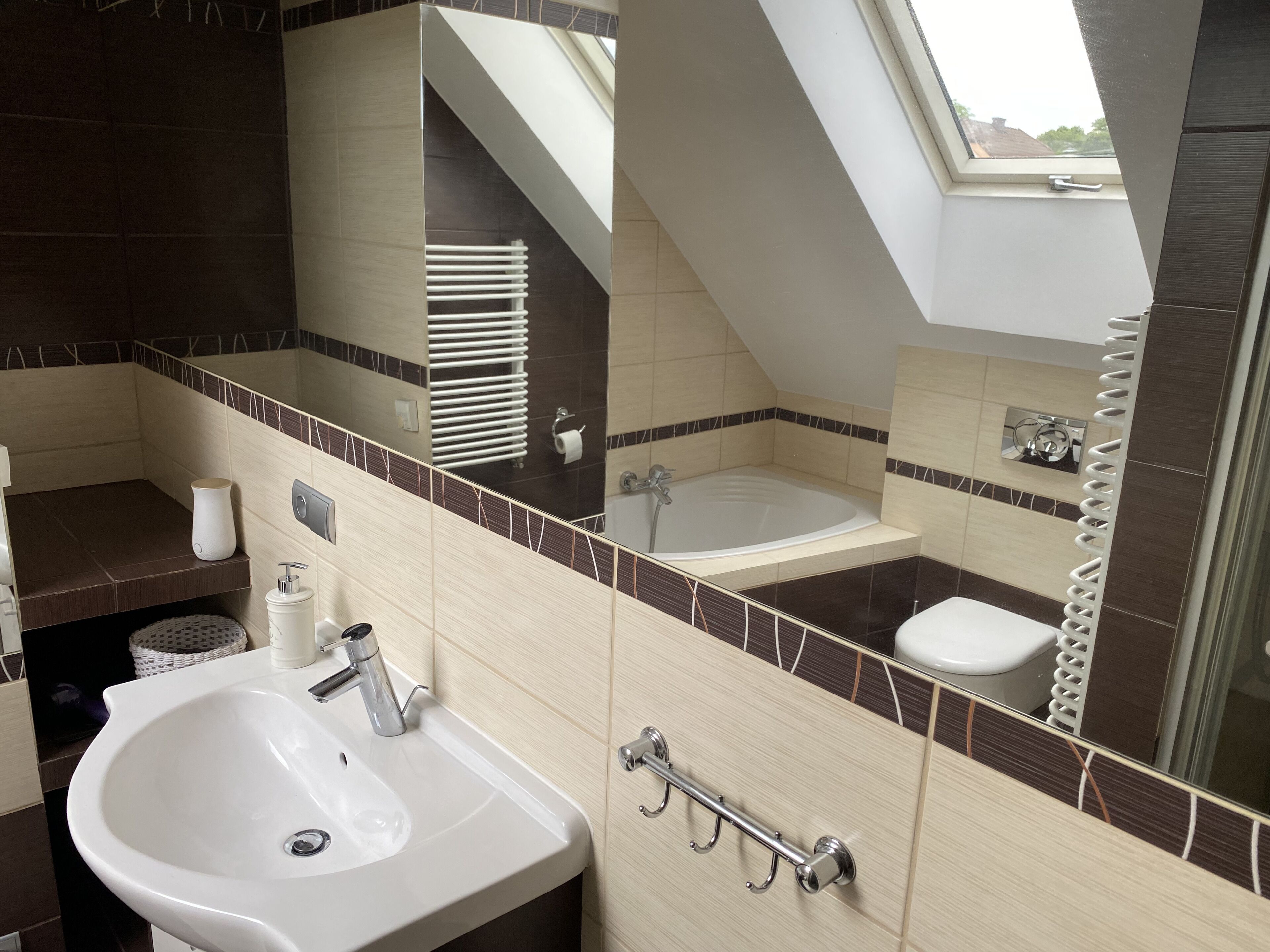 淋浴设施、吹风机、毛巾、肥皂