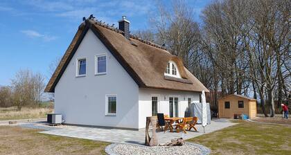 Thached House "Haus Hannes" on the island Rügen - Relax and enjoy.