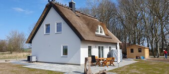 Thached House "Haus Hannes" on the island Rügen - Relax and enjoy.