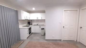 Fridge, oven, stovetop, coffee/tea maker
