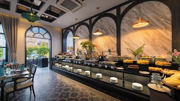 Daily buffet breakfast for a fee
