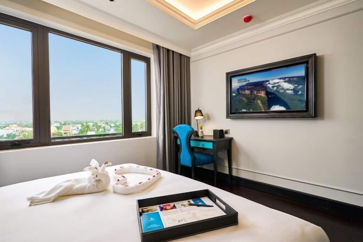 1 bedroom, minibar, in-room safe, desk