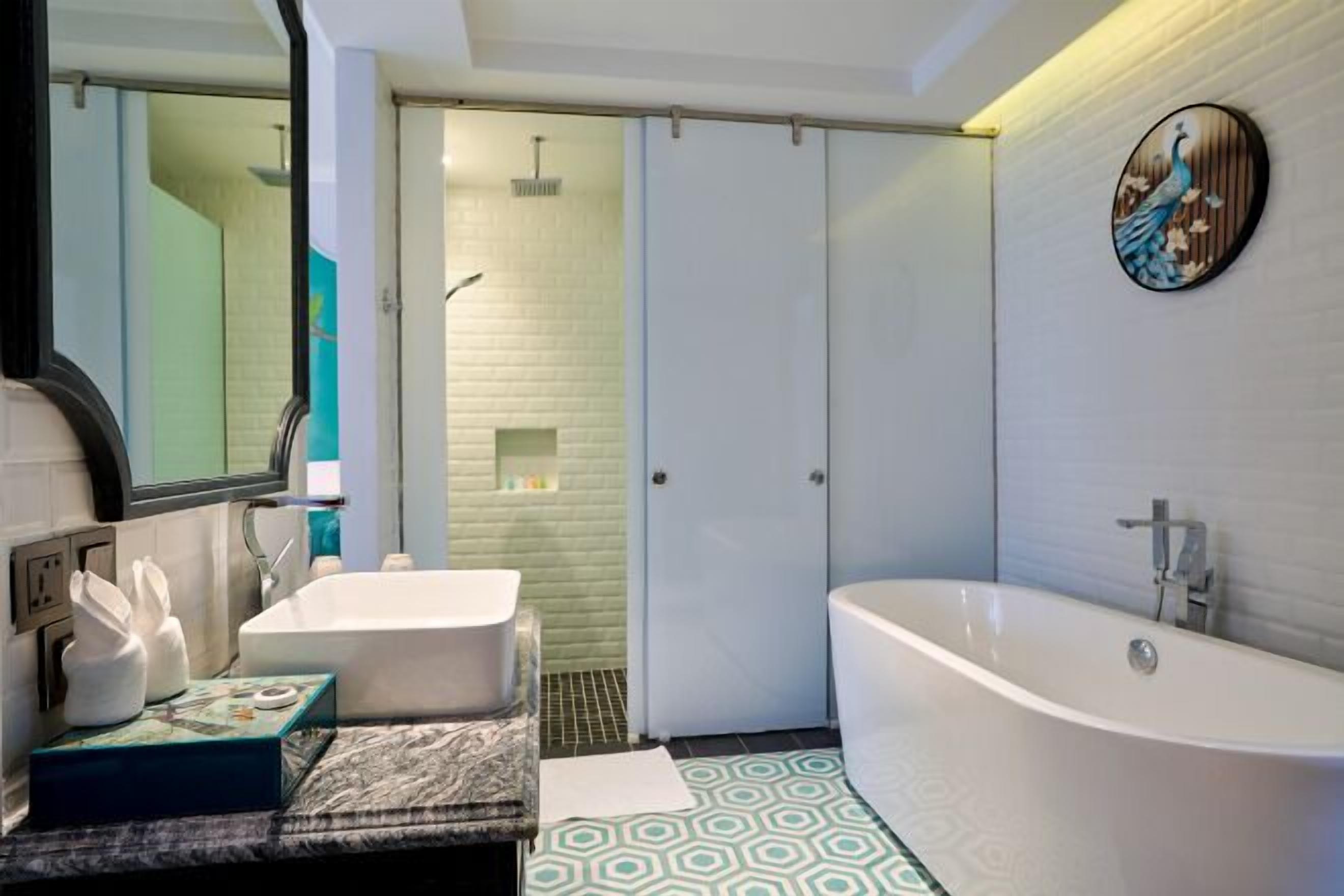 Bathroom | Free toiletries, hair dryer, bathrobes, slippers