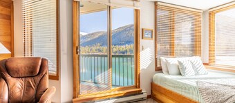 Overlooks Keystone Lake w/ Mountain Views from Private Balcony, Near Shuttle!