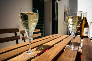 تناول الطعام بالخارج