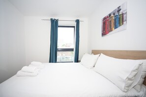 3 bedrooms, iron/ironing board, travel crib, free WiFi - Bright 2Bed/2 Bath Apt - Tower Bridge (London)