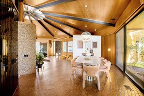 Dining - Via Vallarta - An Architecturally Significant California Modern Home (Los Angeles)