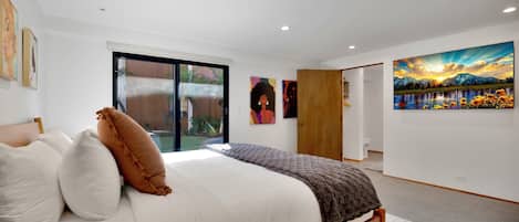 7 bedrooms, iron/ironing board, WiFi, bed sheets