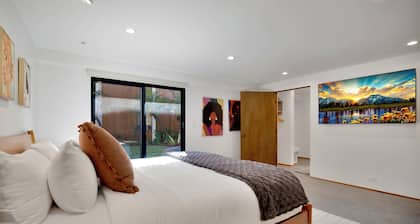 Via Vallarta - An Architecturally Significant California Modern Home