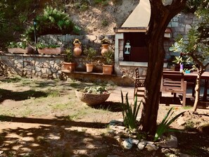 Outdoor dining - Villino San Silvestro – Independent Cottage Surrounded by Nature and Relaxation (Albettone)