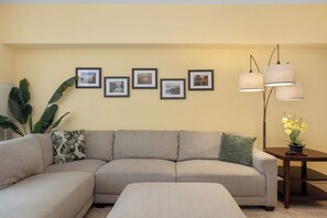 TV - Two Bedroom Upgraded Waikoloa Fairway Villa (Waikoloa)