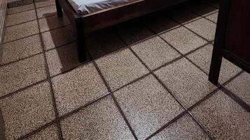 Habitación individual económica | Escritorio, espacio para trabajar con laptop y wifi gratis