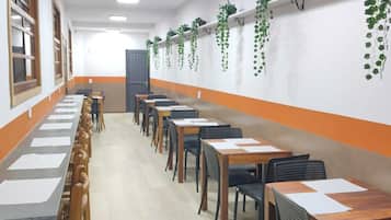 Desayuno bufé gratuito y diario