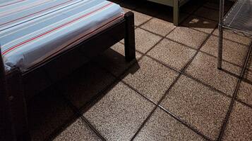 Quarto triplo econômico, 1 quarto | Escrivaninha, espaço de trabalho para notebook, Wi-Fi de cortesia