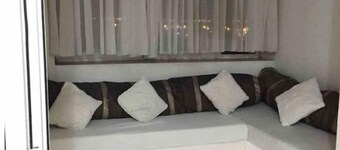 Wifi. 17min from Tunis, near carrefour market & azur city.