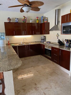 Fridge, microwave, oven, stovetop - Waterfront 3 Bedroom Spacious Condo (Puerto Aventuras)