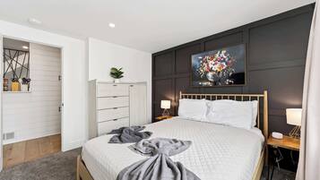 4 soveværelser, skrivebord, strygejern/strygebræt, weekendseng