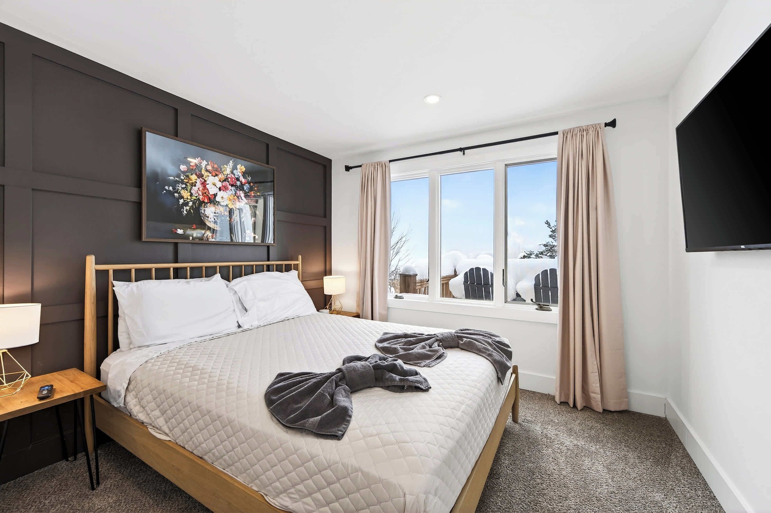 4 bedrooms, desk, iron/ironing board, travel crib