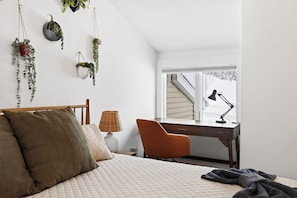 4 Schlafzimmer, Schreibtisch, Bügeleisen/Bügelbrett, Reisekinderbett