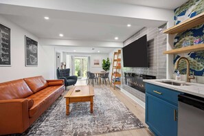 تلفزيون، مدفأة، ألعاب فيديو، ستيريو