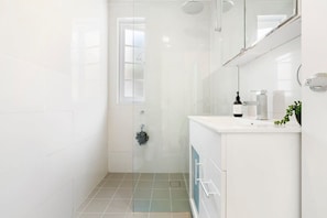 Shower, hair dryer, towels