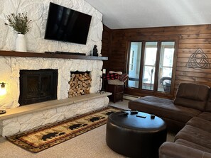 Smart TV, fireplace, DVD player, table football